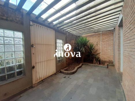 Foto 2 do(a) Casa de 3 quartos à venda em Fabrício, Uberaba