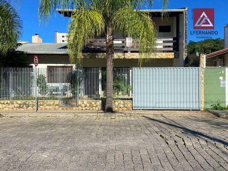 Foto 2 do(a) Casa de 4 quartos à venda em Vila Nova, Blumenau