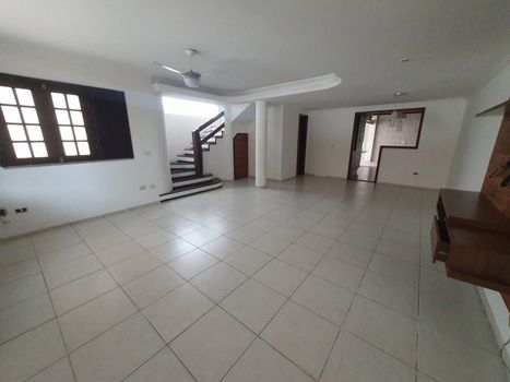 Foto 2 do(a) Casa de 3 quartos à venda em Cidade dos Funcionários, Fortaleza