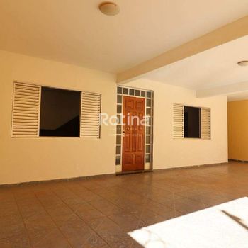 Foto 26 do(a) Casa de 5 quartos à venda em Segismundo Pereira, Uberlândia