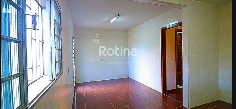 Foto 3 do(a) Casa de 5 quartos à venda em Segismundo Pereira, Uberlândia