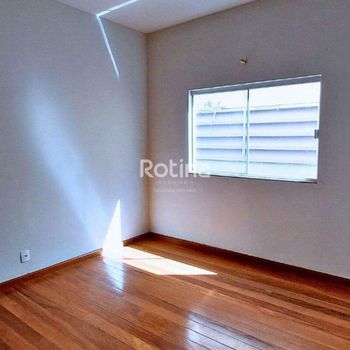 Foto 20 do(a) Casa de 5 quartos à venda em Segismundo Pereira, Uberlândia