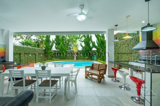 Foto 1 do(a) Casa de 7 quartos à venda em Jardim Leonor, São Paulo