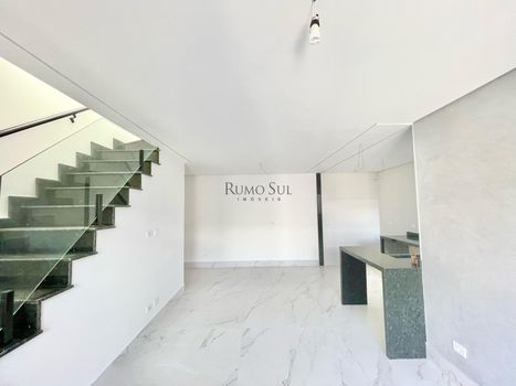 Foto 2 do(a) Casa de 2 quartos à venda em Jardim Sabará, São Paulo