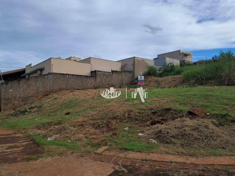 Foto 7 do(a) Terreno false à venda em Colinas, Londrina