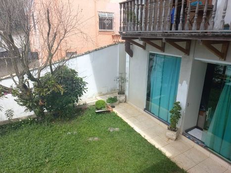 Foto 3 do(a) Casa de 3 quartos à venda em Bingen, Petrópolis