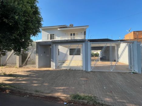 Foto 1 do(a) Casa de 5 quartos à venda em Jardim Oásis, Paranavaí