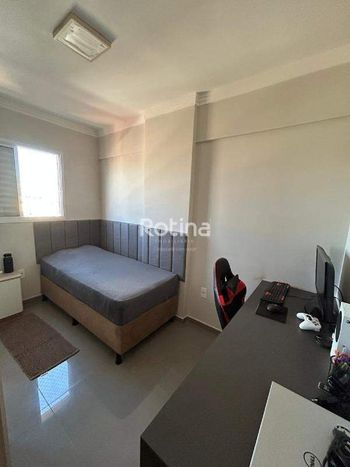 Foto 4 do(a) Apartamento de 3 quartos à venda em Segismundo Pereira, Uberlândia