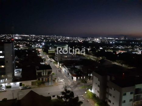 Foto 10 do(a) Apartamento de 3 quartos à venda em Segismundo Pereira, Uberlândia