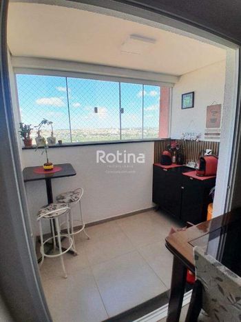 Foto 9 do(a) Apartamento de 3 quartos à venda em Segismundo Pereira, Uberlândia
