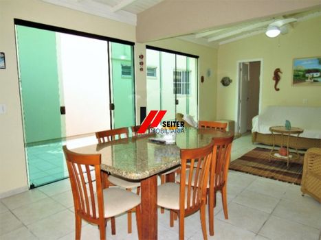 Foto 4 do(a) Casa de 5 quartos à venda em Barra da Lagoa, Florianópolis