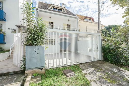 Foto 4 do(a) Casa de 3 quartos à venda em Água Verde, Curitiba