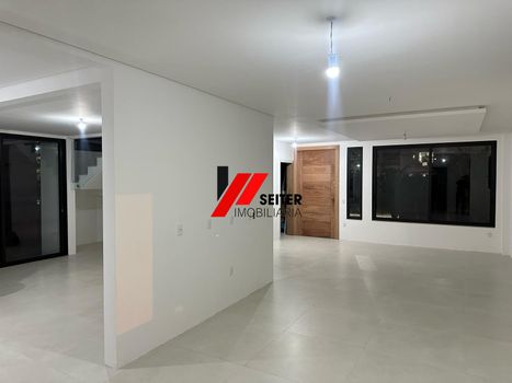 Foto 4 do(a) Casa de 4 quartos à venda em Ponta das Canas, Florianópolis