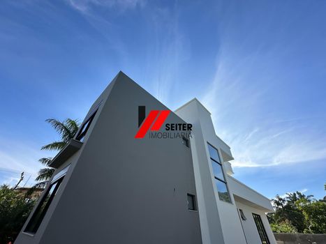 Foto 18 do(a) Casa de 4 quartos à venda em Ponta das Canas, Florianópolis