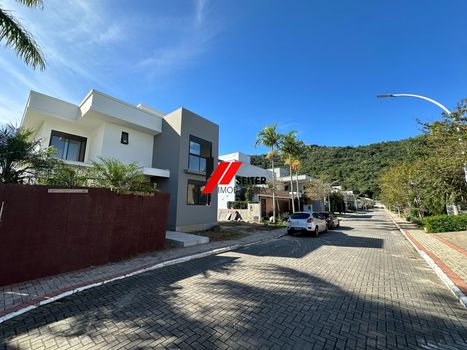 Foto 23 do(a) Casa de 4 quartos à venda em Ponta das Canas, Florianópolis