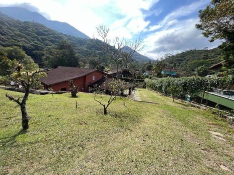 Foto 2 do(a) Casa em Condomínio de 3 quartos à venda em Fazenda Inglesa, Petrópolis