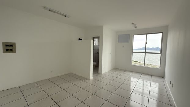Foto 2 do(a) Sala / Conjunto Comercial false à venda em Estreito, Florianópolis