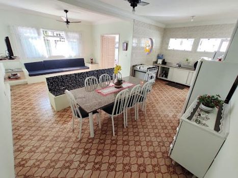Foto 4 do(a) Casa de 4 quartos à venda em Vila Atlântica, Caraguatatuba