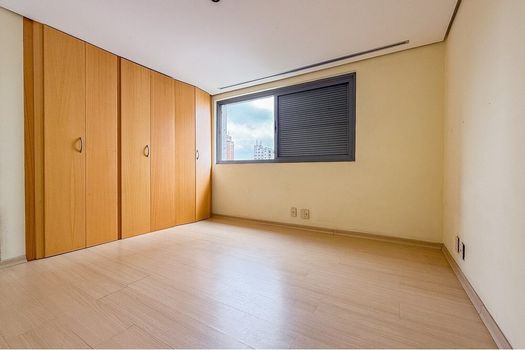 Foto 11 do(a) Apartamento de 4 quartos à venda em Jardim Londrina, São Paulo