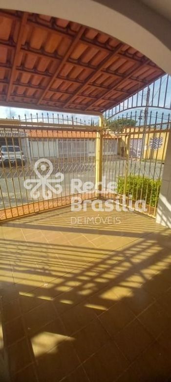Foto 2 do(a) Casa de 4 quartos para alugar em Guará I, Brasília