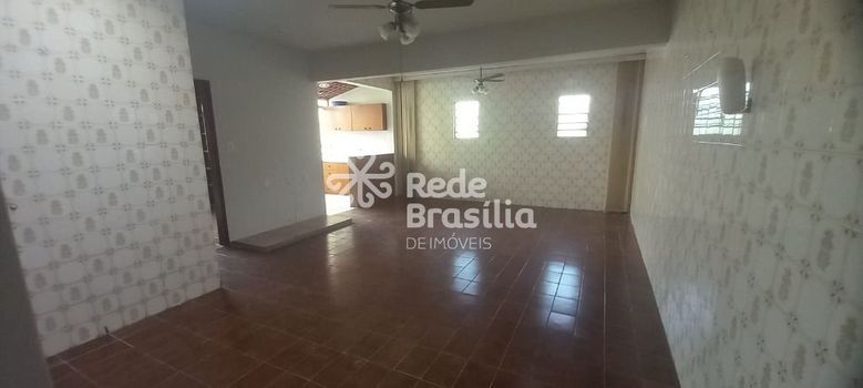 Foto 18 do(a) Casa de 4 quartos para alugar em Guará I, Brasília