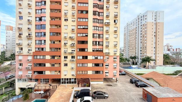Foto 17 do(a) Apartamento de 3 quartos à venda em Vila Ipiranga, Porto Alegre