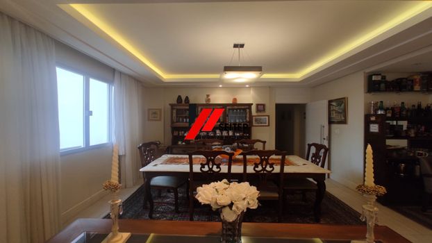 Foto 4 do(a) Apartamento de 3 quartos à venda em Centro, Florianópolis