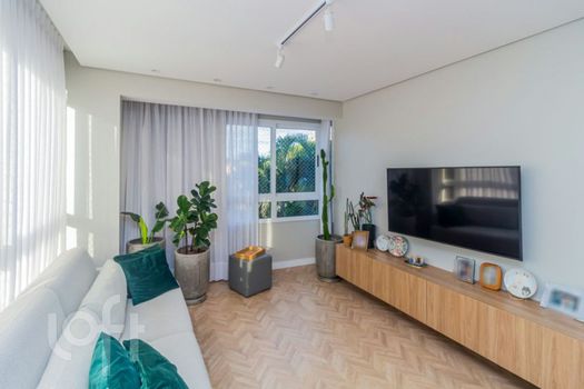 Foto 2 do(a) Apartamento de 2 quartos à venda em Vila Ipiranga, Porto Alegre