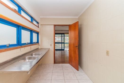 Foto 8 do(a) Apartamento de 3 quartos à venda em Chácara das Pedras, Porto Alegre