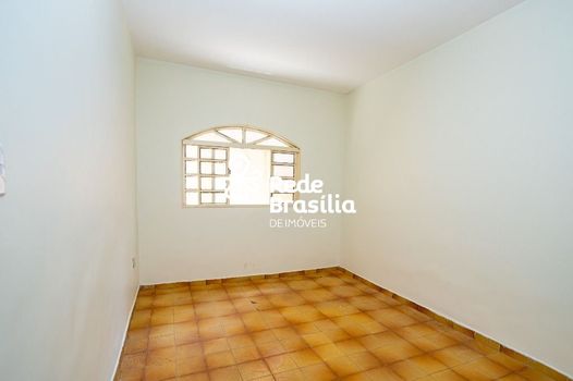 Foto 6 do(a) Casa de 5 quartos à venda em Guará II, Brasília