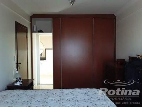 Foto 10 do(a) Casa de 5 quartos à venda em Santa Rosa, Uberlândia