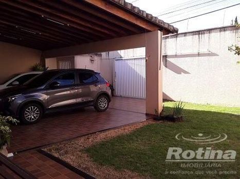 Foto 2 do(a) Casa de 5 quartos à venda em Santa Rosa, Uberlândia
