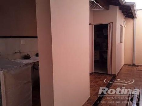 Foto 16 do(a) Casa de 5 quartos à venda em Santa Rosa, Uberlândia