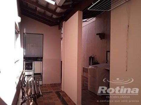 Foto 15 do(a) Casa de 5 quartos à venda em Santa Rosa, Uberlândia
