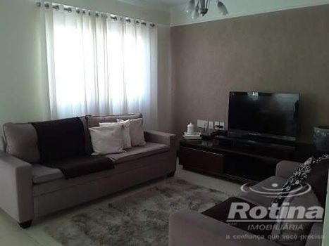 Foto 4 do(a) Casa de 5 quartos à venda em Santa Rosa, Uberlândia