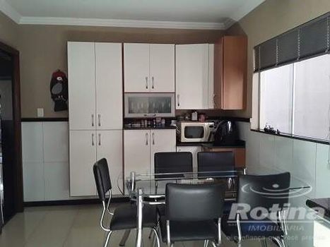 Foto 6 do(a) Casa de 5 quartos à venda em Santa Rosa, Uberlândia