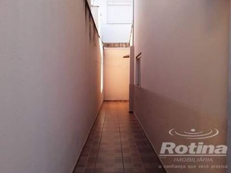 Foto 17 do(a) Casa de 5 quartos à venda em Santa Rosa, Uberlândia