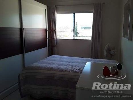 Foto 12 do(a) Casa de 5 quartos à venda em Santa Rosa, Uberlândia