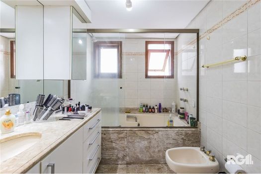 Foto 4 do(a) Apartamento de 3 quartos à venda em Petrópolis, Porto Alegre