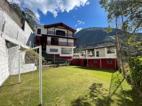 Foto 1 do(a) Casa de 5 quartos à venda em Retiro, Petrópolis