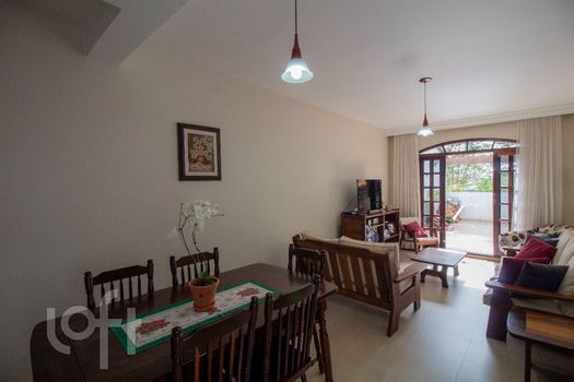 Foto 1 do(a) Casa de 3 quartos à venda em Jardim Melo, São Paulo