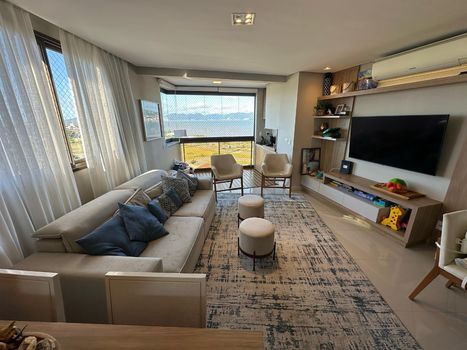 Foto 2 do(a) Apartamento de 3 quartos à venda em Estreito, Florianópolis
