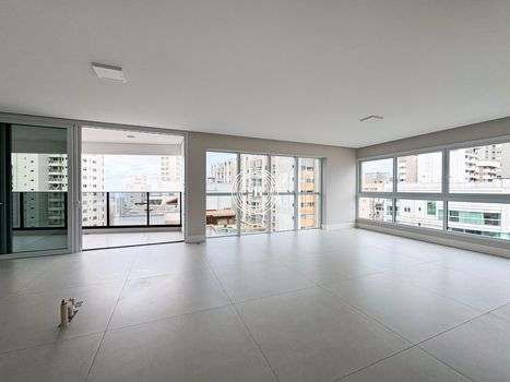 Foto 3 do(a) Apartamento de 4 quartos à venda em Centro, Balneário Camboriú
