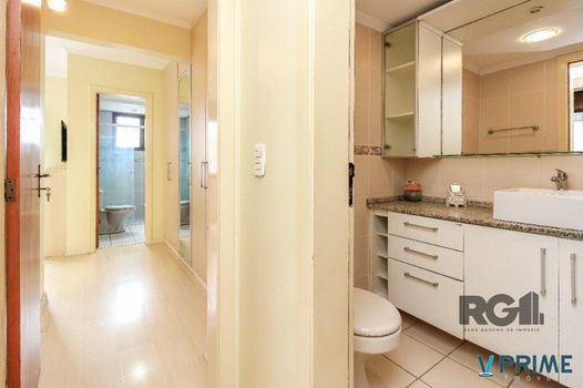 Foto 6 do(a) Flat de 3 quartos à venda em Vila Ipiranga, Porto Alegre