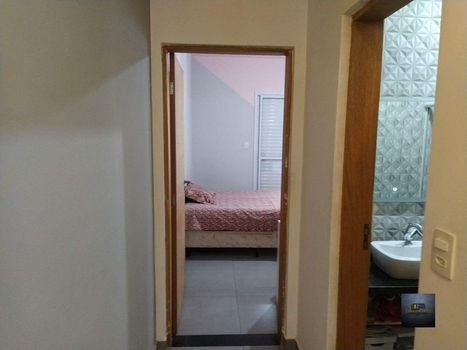 Foto 12 do(a) Casa de 4 quartos à venda em Parque Jaçatuba, Santo André