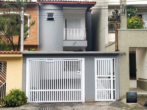 Foto 1 do(a) Casa de 4 quartos à venda em Parque Jaçatuba, Santo André