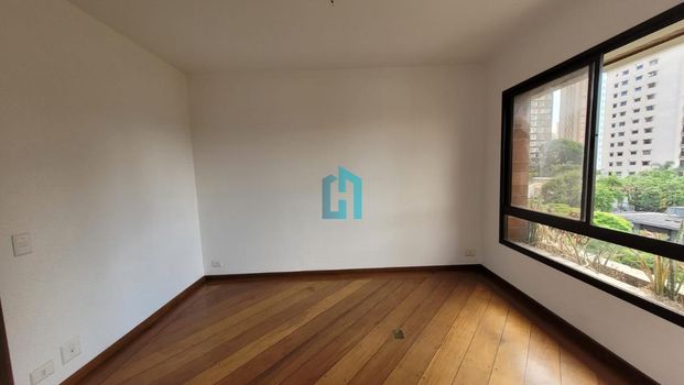 Foto 5 do(a) Apartamento de 3 quartos à venda em Moema, São Paulo