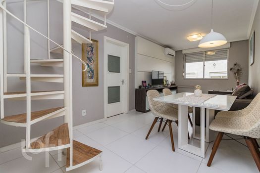 Foto 2 do(a) Apartamento de 2 quartos à venda em Medianeira, Porto Alegre