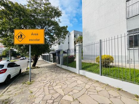 Foto 22 do(a) Apartamento de 2 quartos à venda em Vila Ipiranga, Porto Alegre