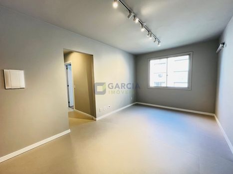 Foto 3 do(a) Apartamento de 2 quartos à venda em Vila Ipiranga, Porto Alegre